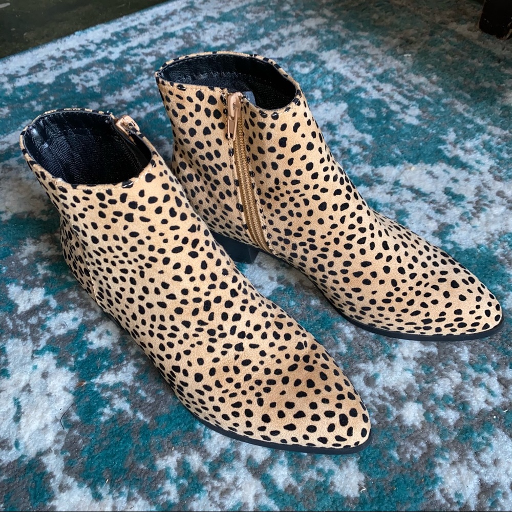 City classified zip up ankle booties
